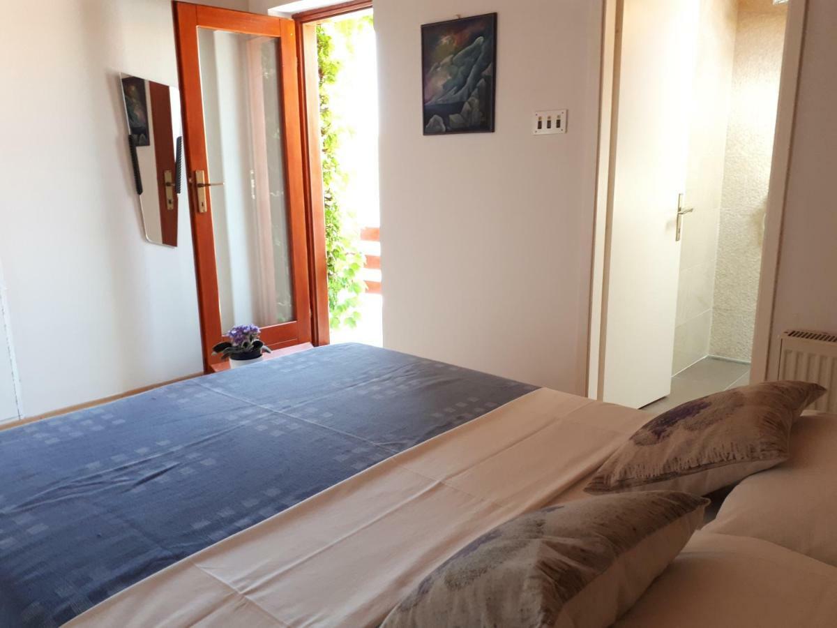 Apartmani Matas Petrcane Exterior foto